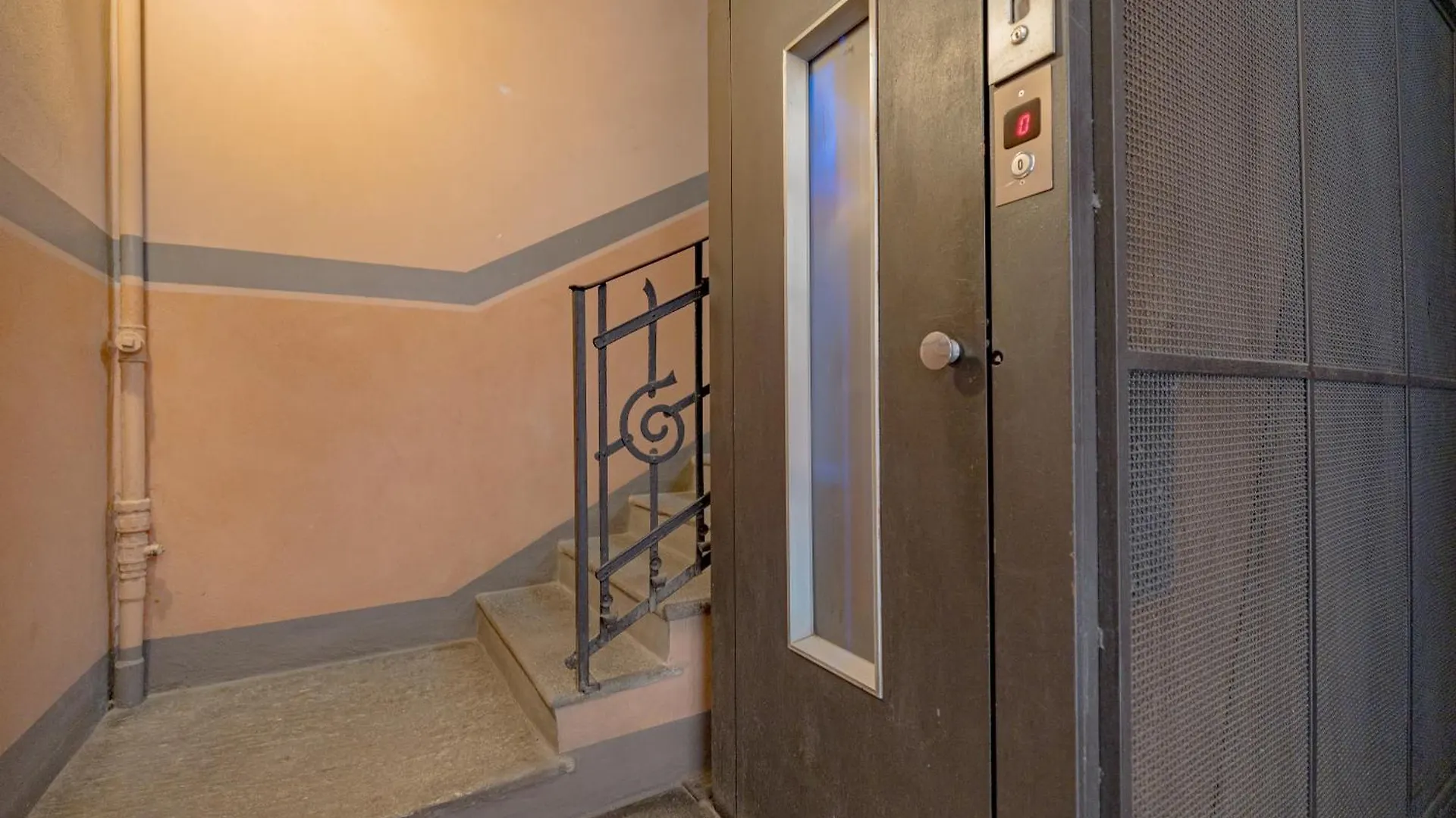 2 Bedroom Apartment - Buzzi Hospital, Sempione, Mico, 100Mt Metrom5 Milán