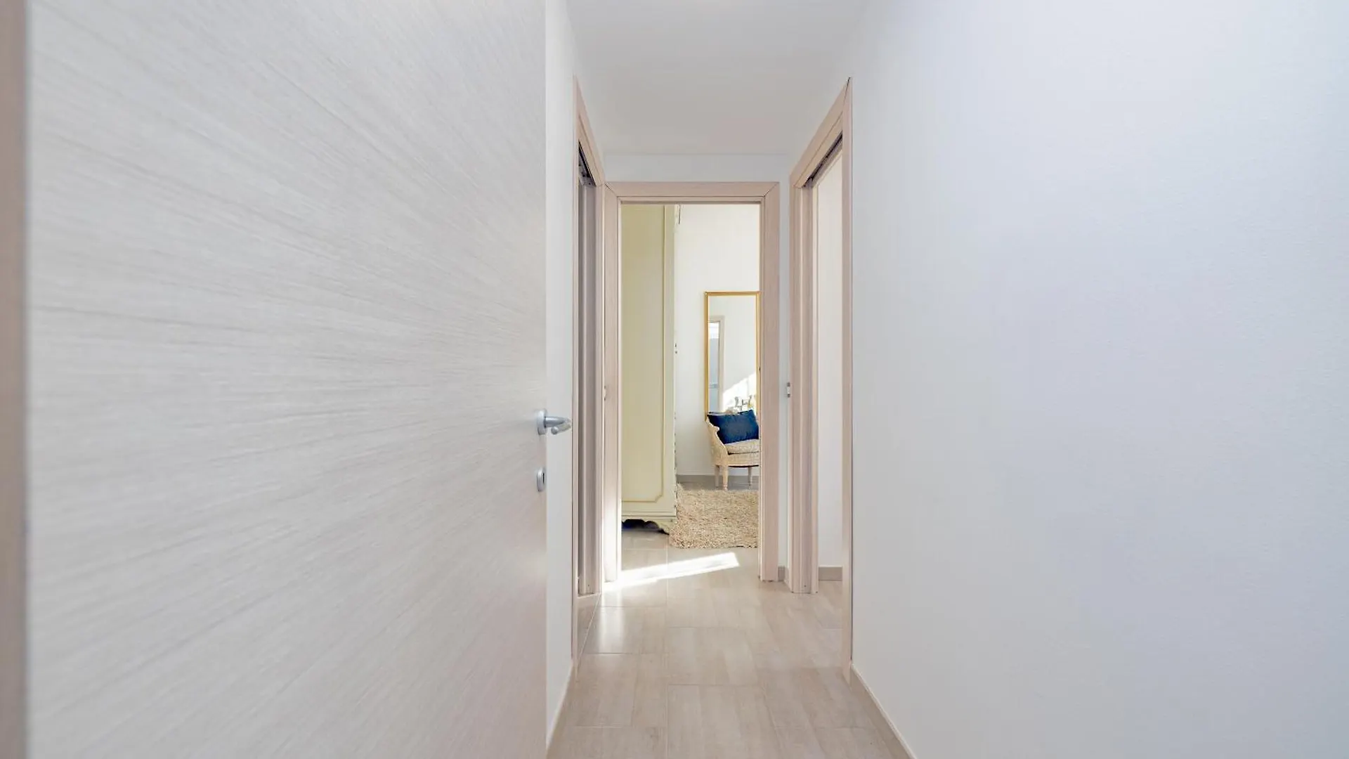 2 Bedroom Apartment - Buzzi Hospital, Sempione, Mico, 100Mt Metrom5 Milán