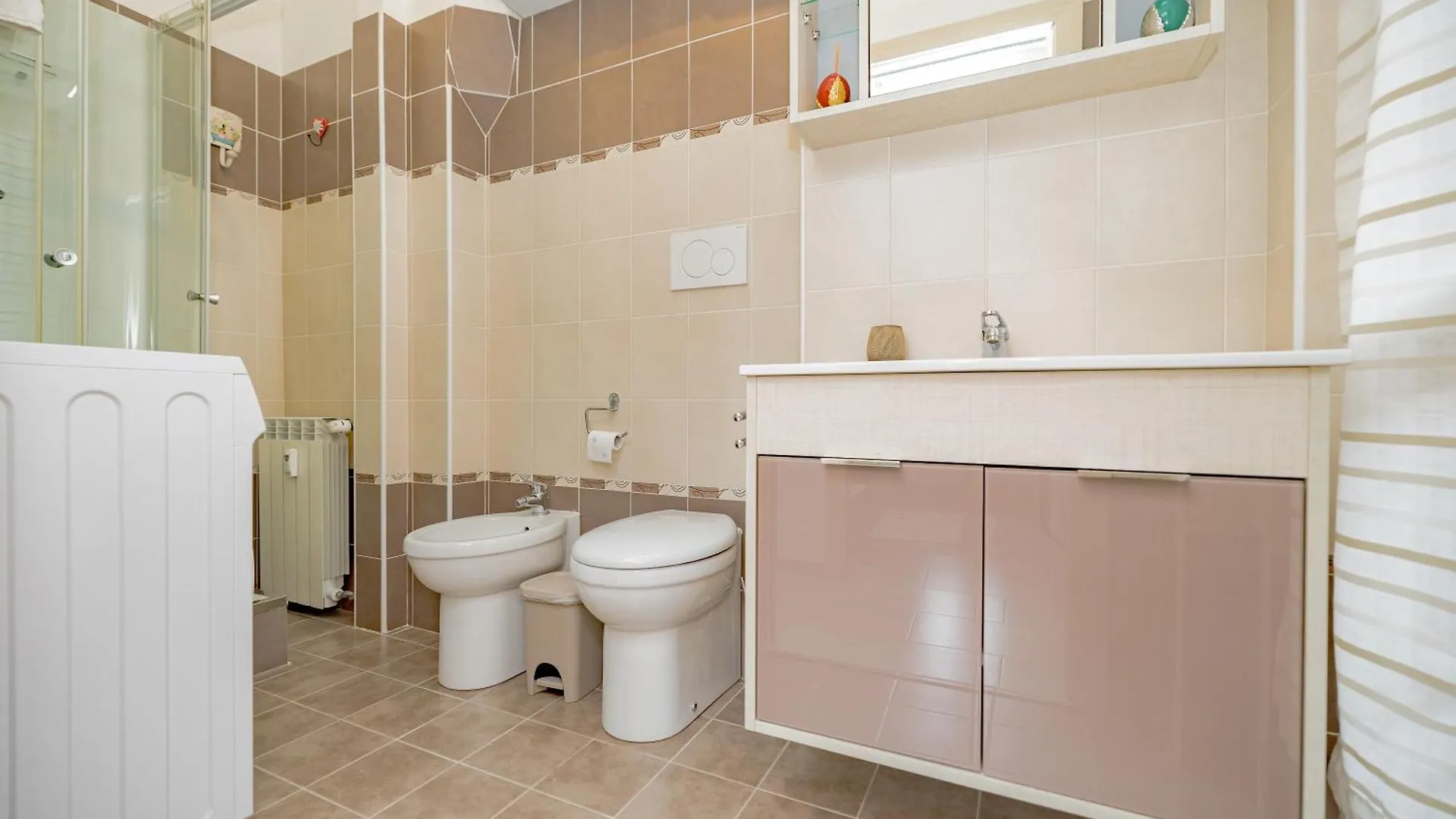2 Bedroom Apartment - Buzzi Hospital, Sempione, Mico, 100Mt Metrom5 Milán