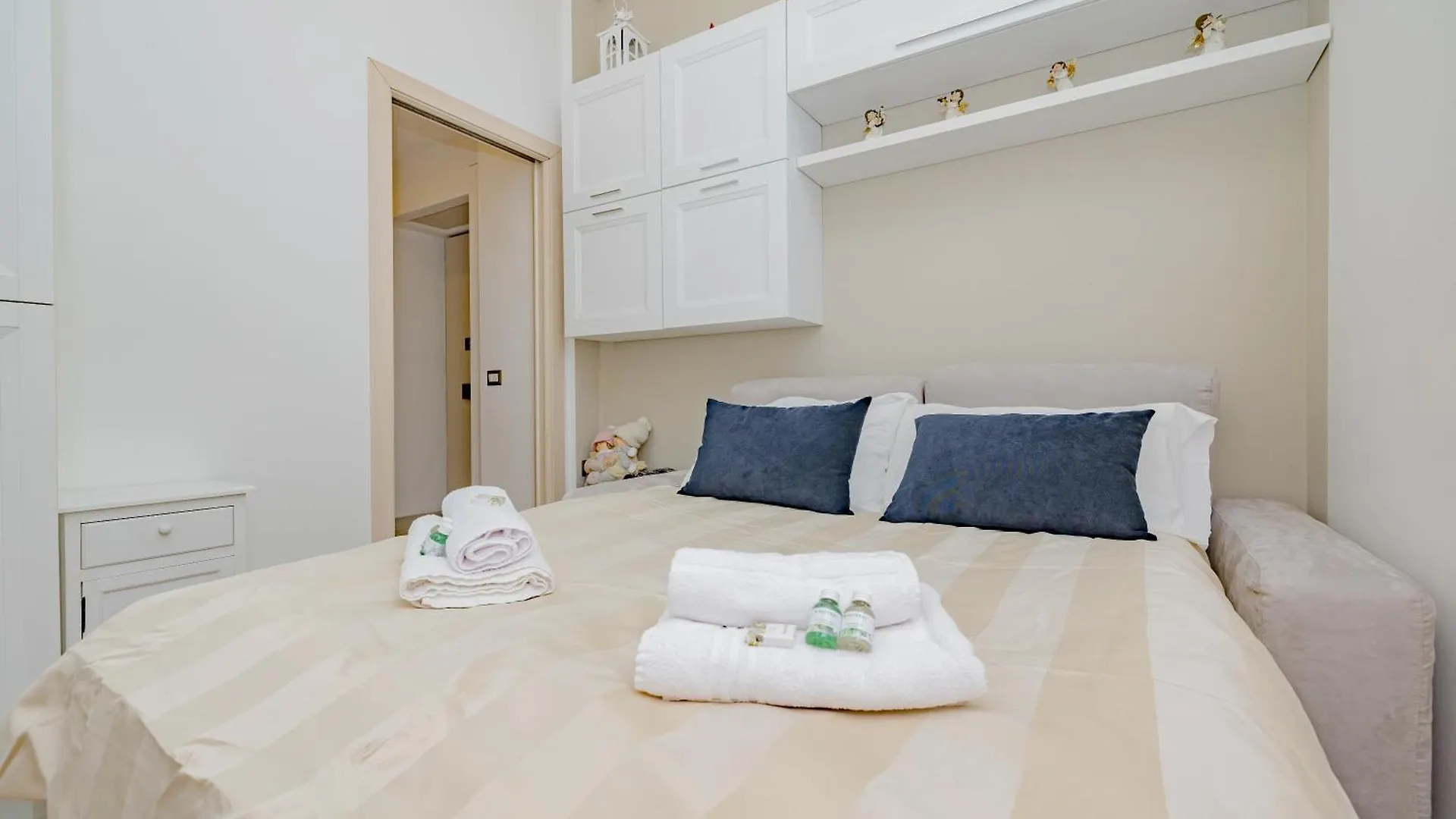 2 Bedroom Apartment - Buzzi Hospital, Sempione, Mico, 100Mt Metrom5 Milán Italia