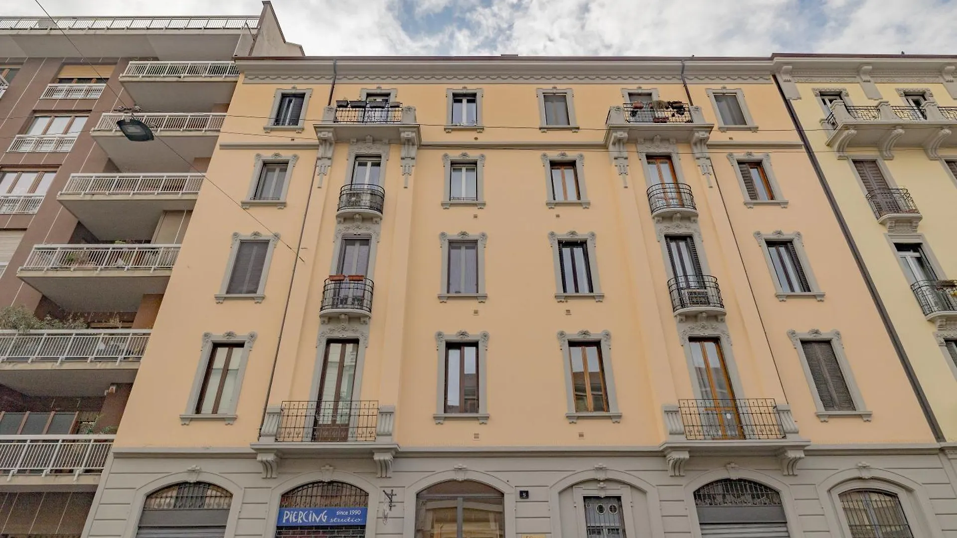 2 Bedroom Apartment - Buzzi Hospital, Sempione, Mico, 100Mt Metrom5 Милан Италия